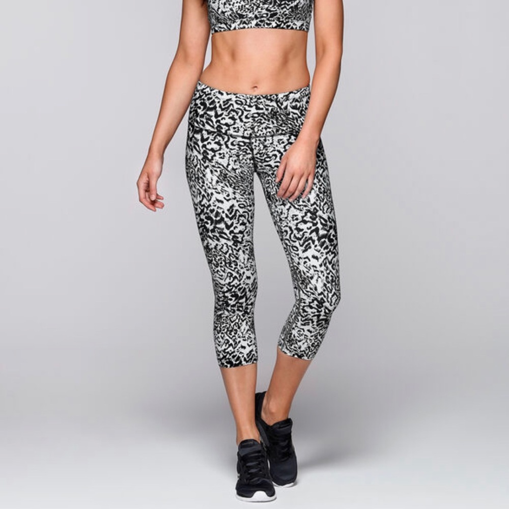 Lorna Jane Black Gray Jaguar Print Core Booty Support 7/8 Tights Leggings Size S